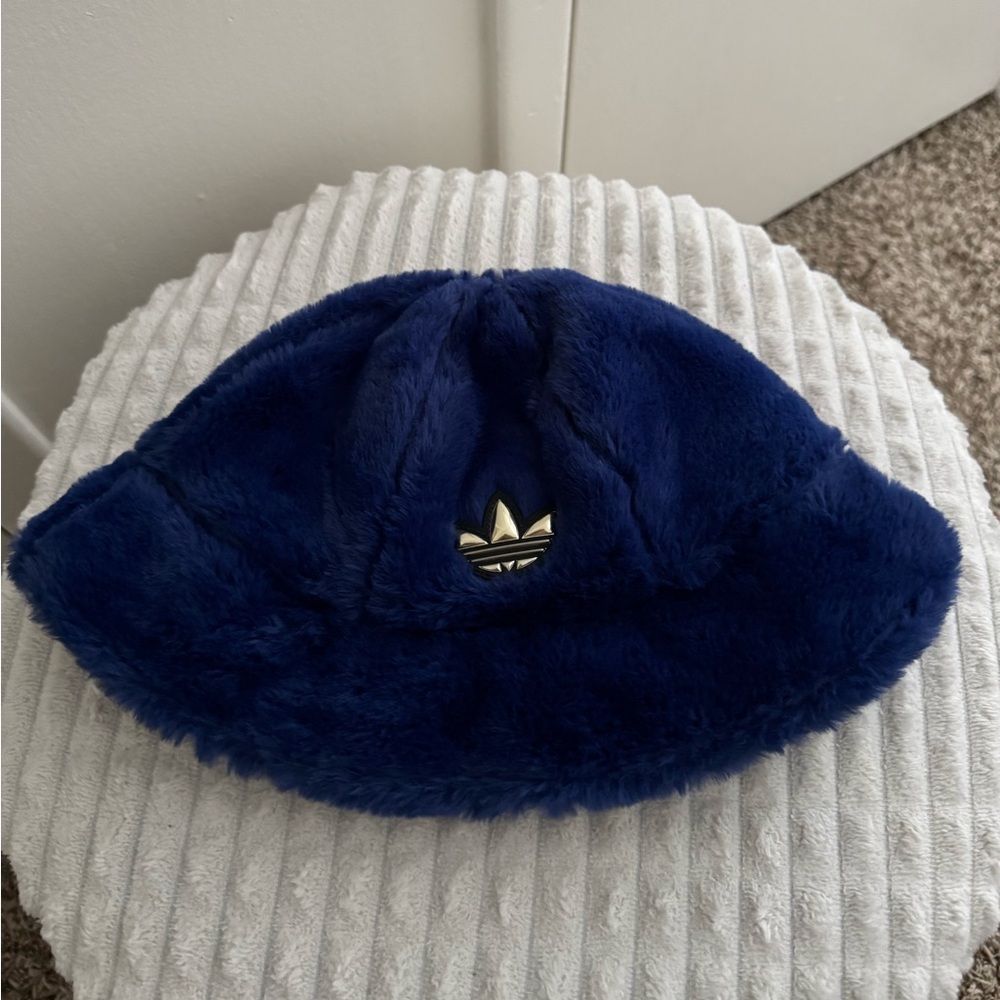 Adidas bucket hat
